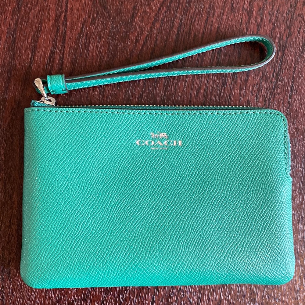 NWOT Coach Green Crossgrain Wristlet